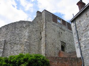 Farnham Castle keep, 2004.jpg