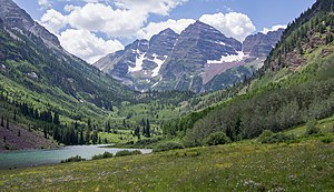 Photo of the maroon bells peakS in Colorado