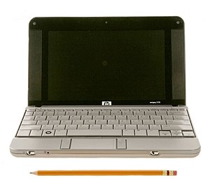 HP 2133 Mini-Note PC (front view compare with pencil).jpg